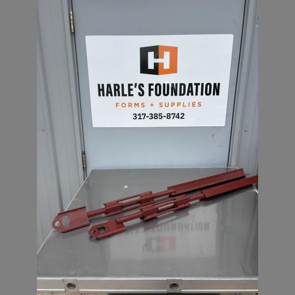 Steel turn buckles for aluminum forms